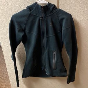Women’s black Nike tech fleece jacket
